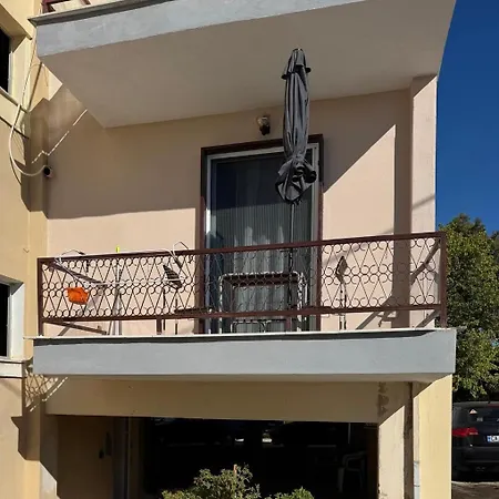 Sea View Chic Апартаменты